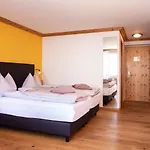 Hohe Promenade Hotel